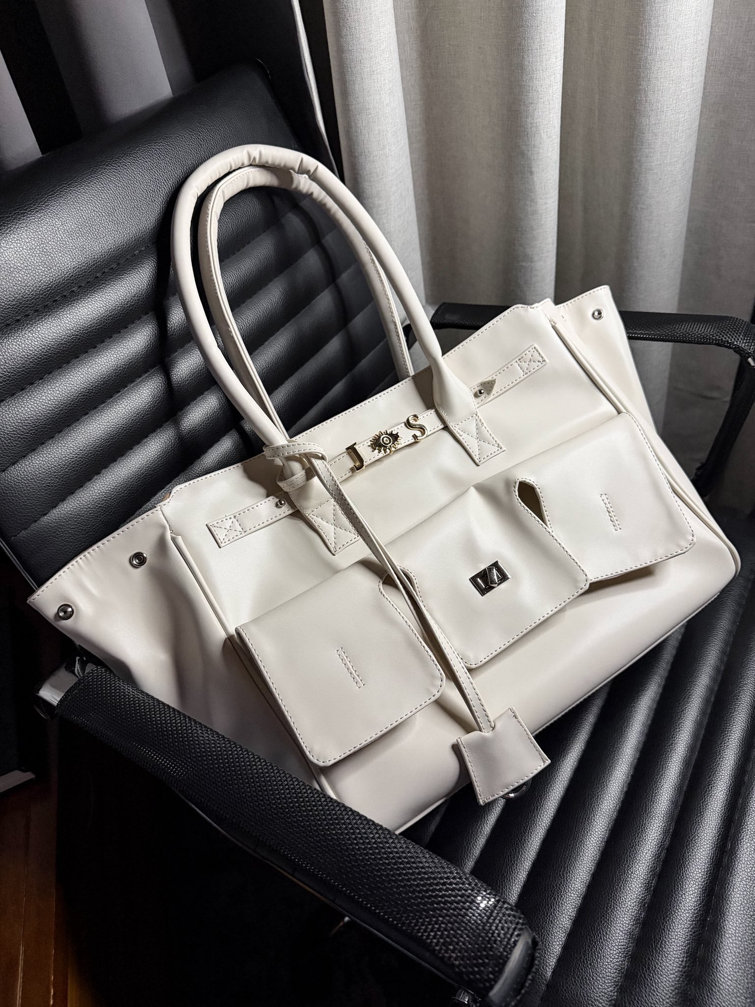Amara tote