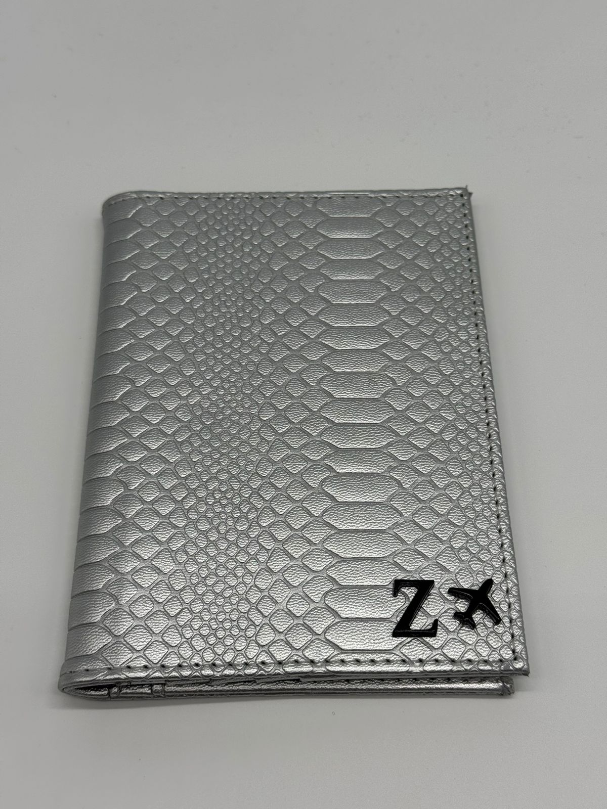 Porta Pasaporte Plateado